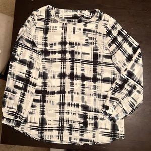 Long sleeve blouse. Size XL. Gray, black and white graphic design.